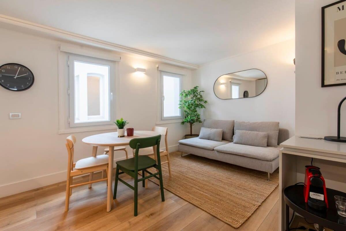 Depto 2D1B En Calle Republica Santiago Centro