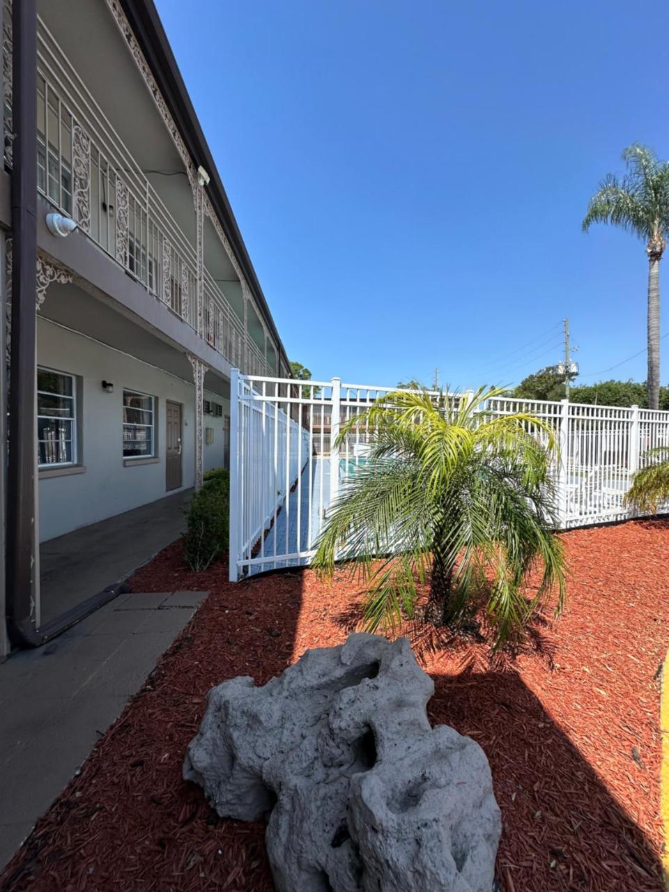 Image: Econo Lodge St Petersburg Central