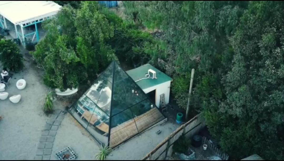 Crystal Pyramid Suite-Caba�as Boutique Curacavi