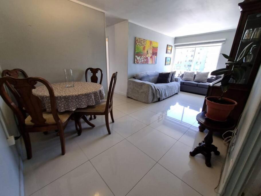 Departamento con estacionamiento en condominio