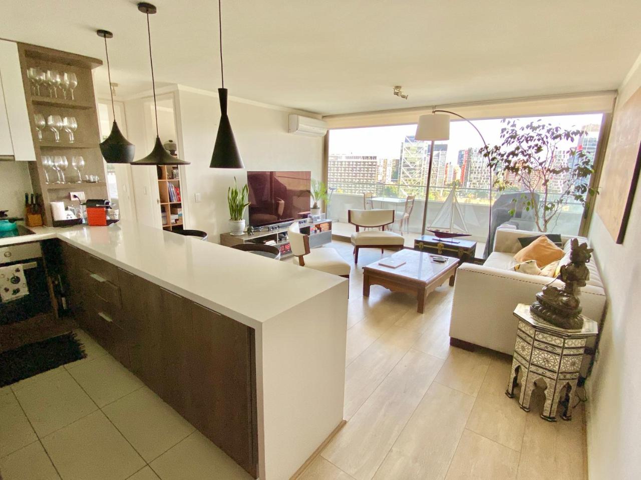 Departamento con gran vista a pasos de Parque Arauco