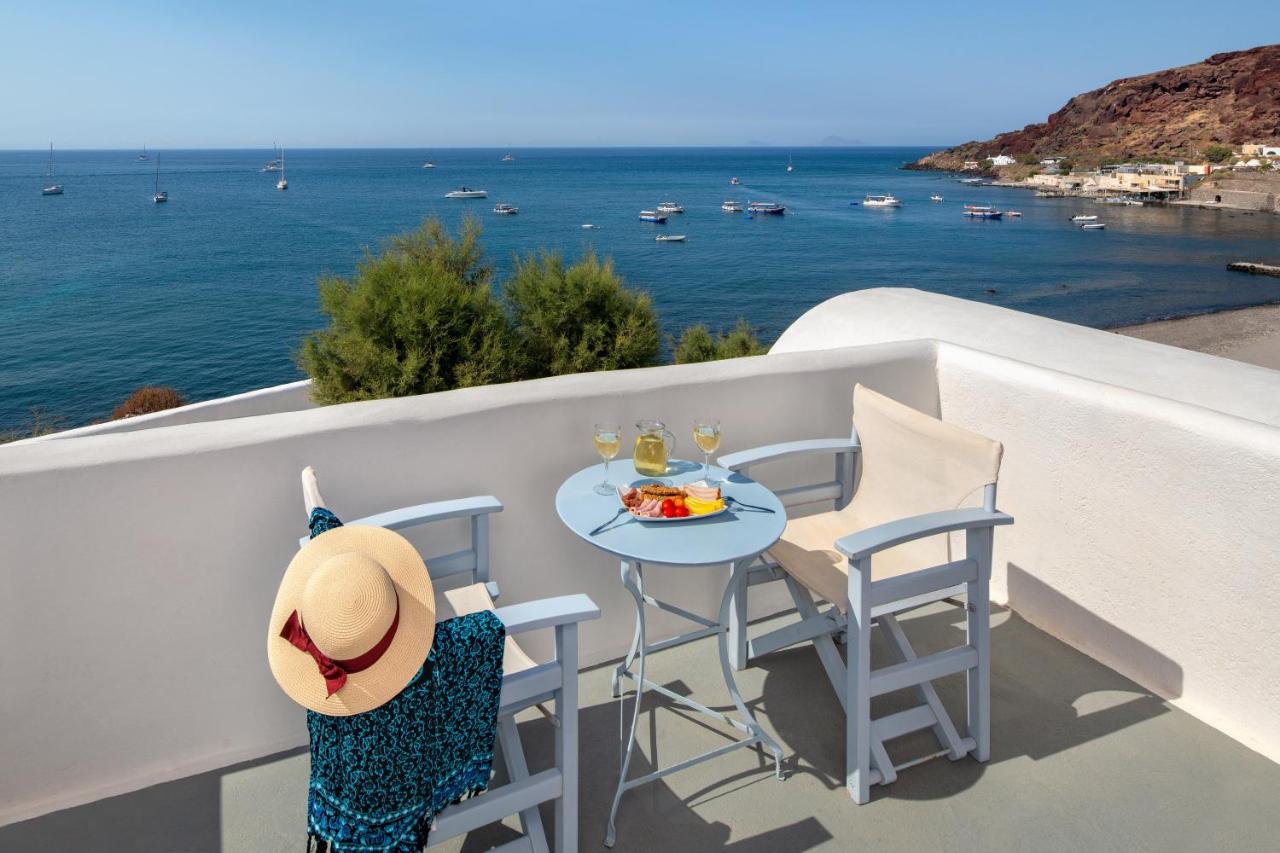 Image: Akrotiri Hotel