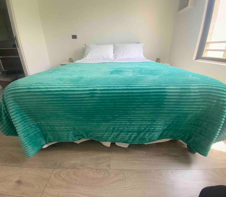 Barrio Italia 3 Pax Santiago Parking Snow Season