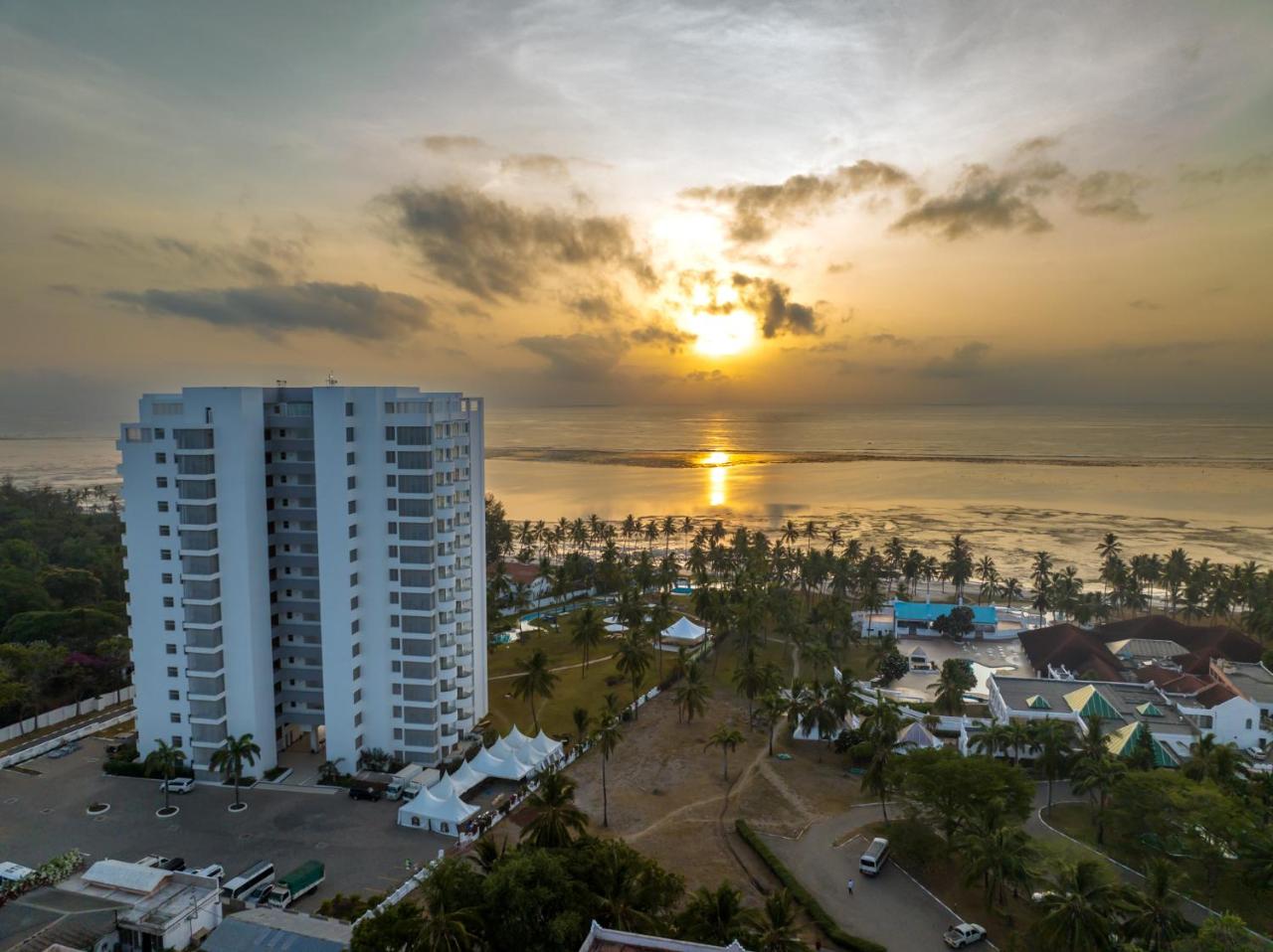 Image: Sun N Sand Beach Resort