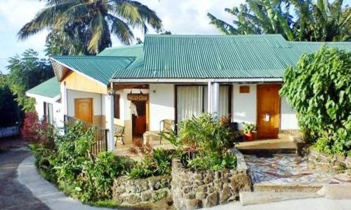 ERICA PAKARATi ROOMS RAP� NUI