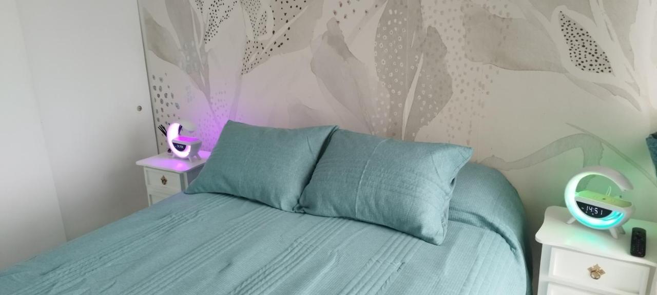 Moderno departamento con dormitorio y terraza con vista al mar y parrilla en Re�aca