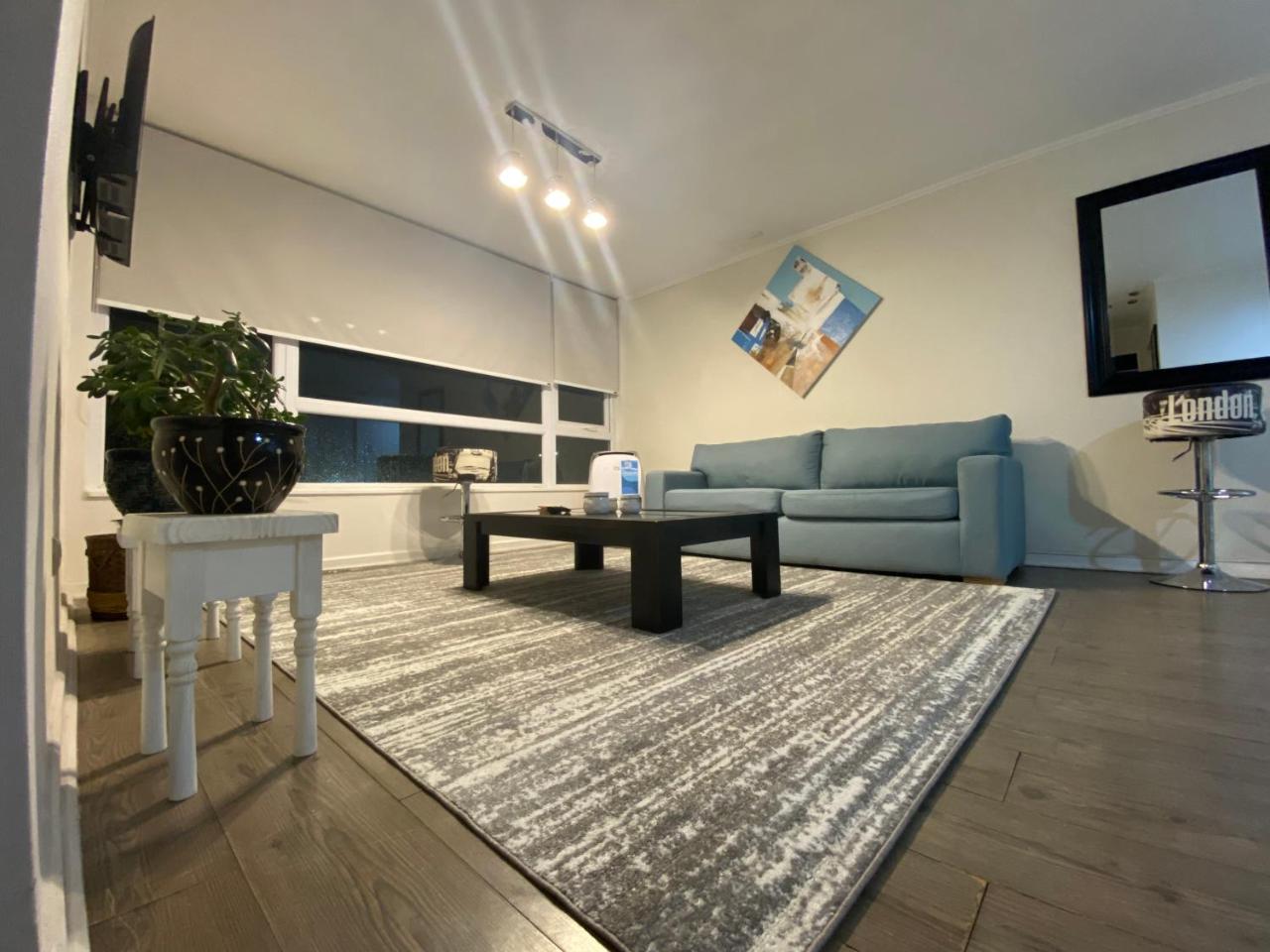 Amplio y Acogedor Departamento .