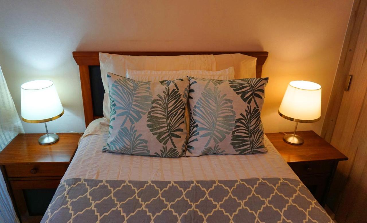 Only Women / Solo Mujeres