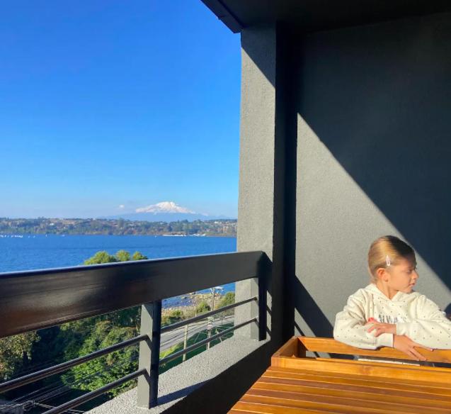 Vista panoramica lago y volcanes