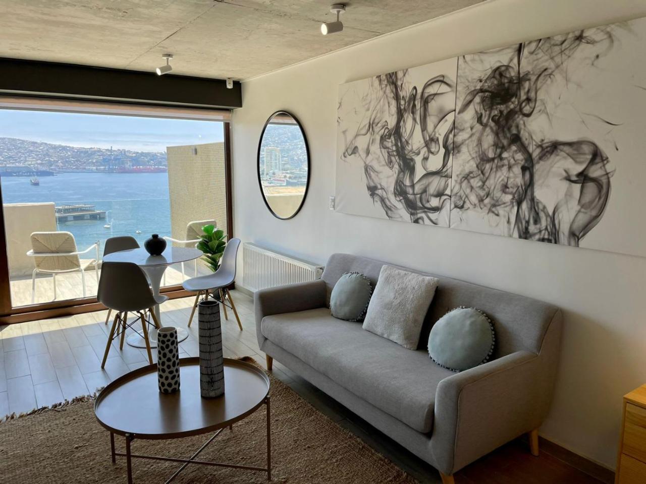 De lujo Studio con Vista Inigualable de Valparaiso Servicio HOM