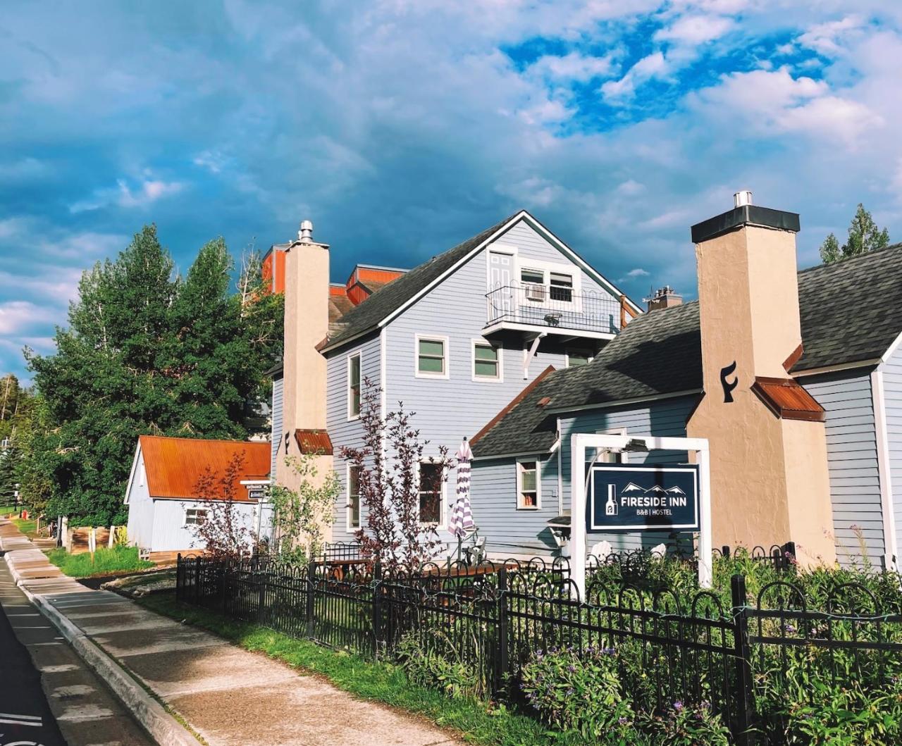 Image: Fireside Inn & Hostel