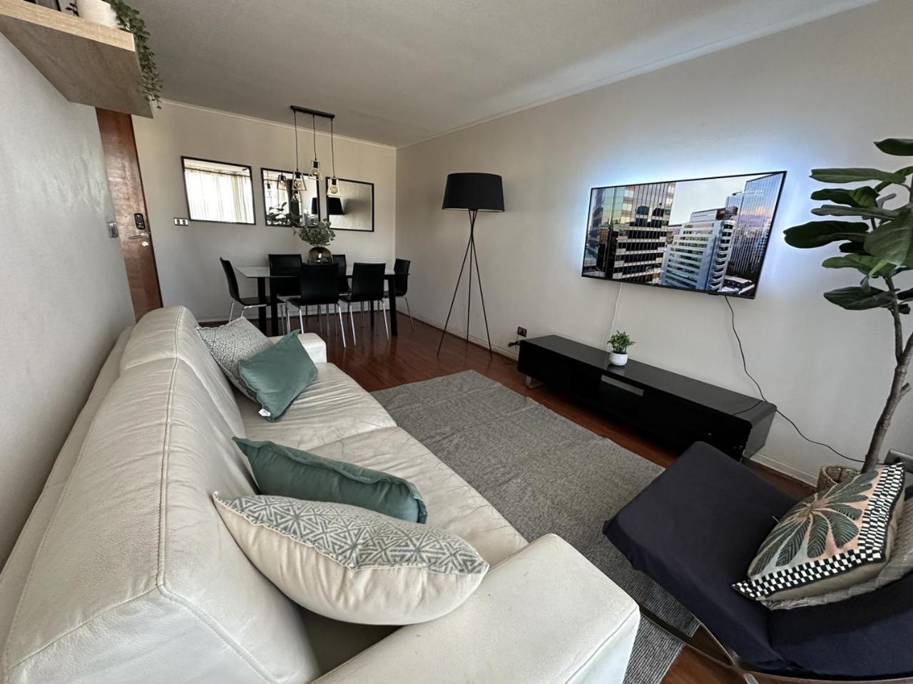 Departamento 2D2B con estacionamiento en pleno centro de Vi�a