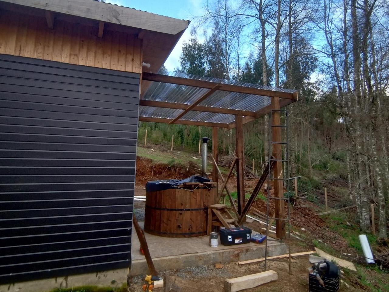 Entre Hualles alojamiento y tinaja