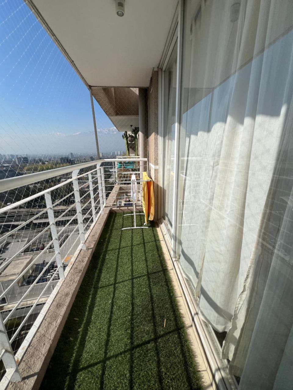 Dpto frente a PUC y a pasos del metro San Joaqu�n