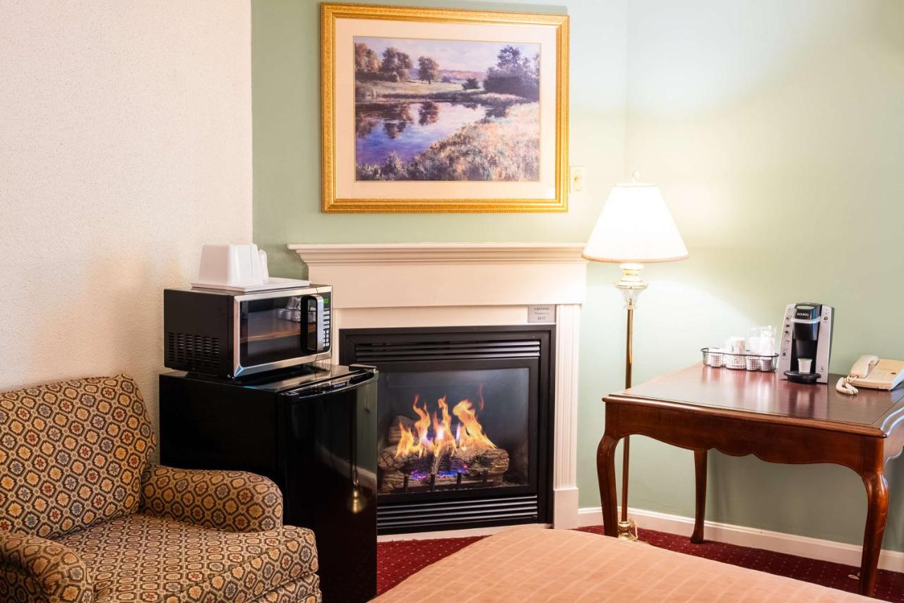 Image: Fireside Inn and Suites Bangor
