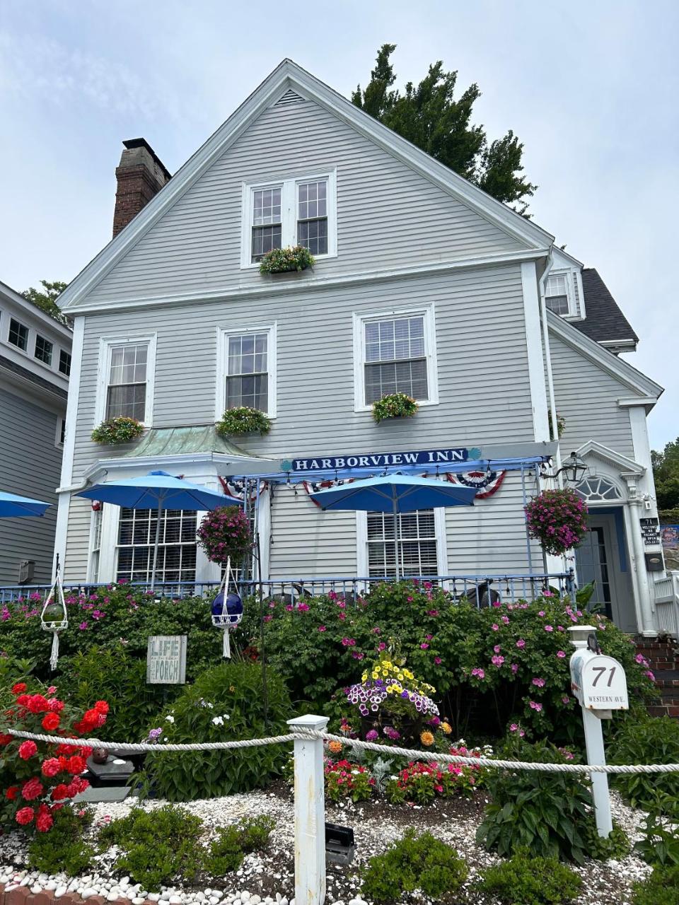 Image: Harborview Inn