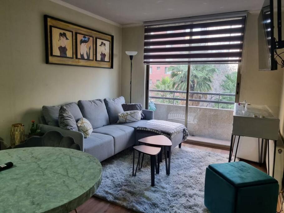 Departamento C�modo, metro Baquedano