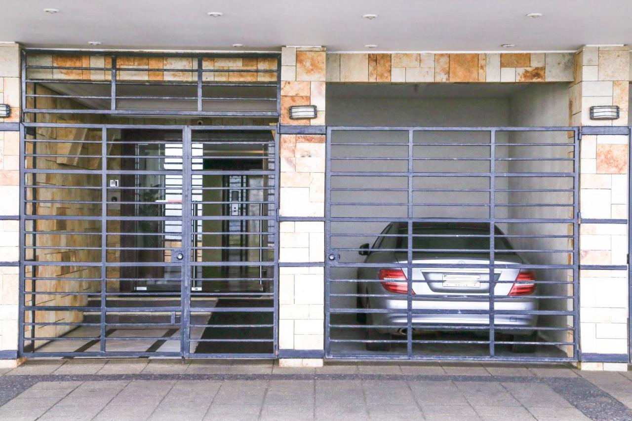 HABITACIONES con o sin ba�o privado, ESPACIOS semi privados o compartidos en DEPARTAMENTO COMPARTIDO, full equipado, primera fila, 2do piso, TERRAZA - PISCINA