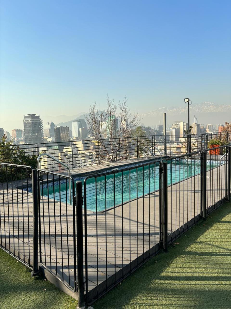 Lindo y c�ntrico Home estudio con balc�n