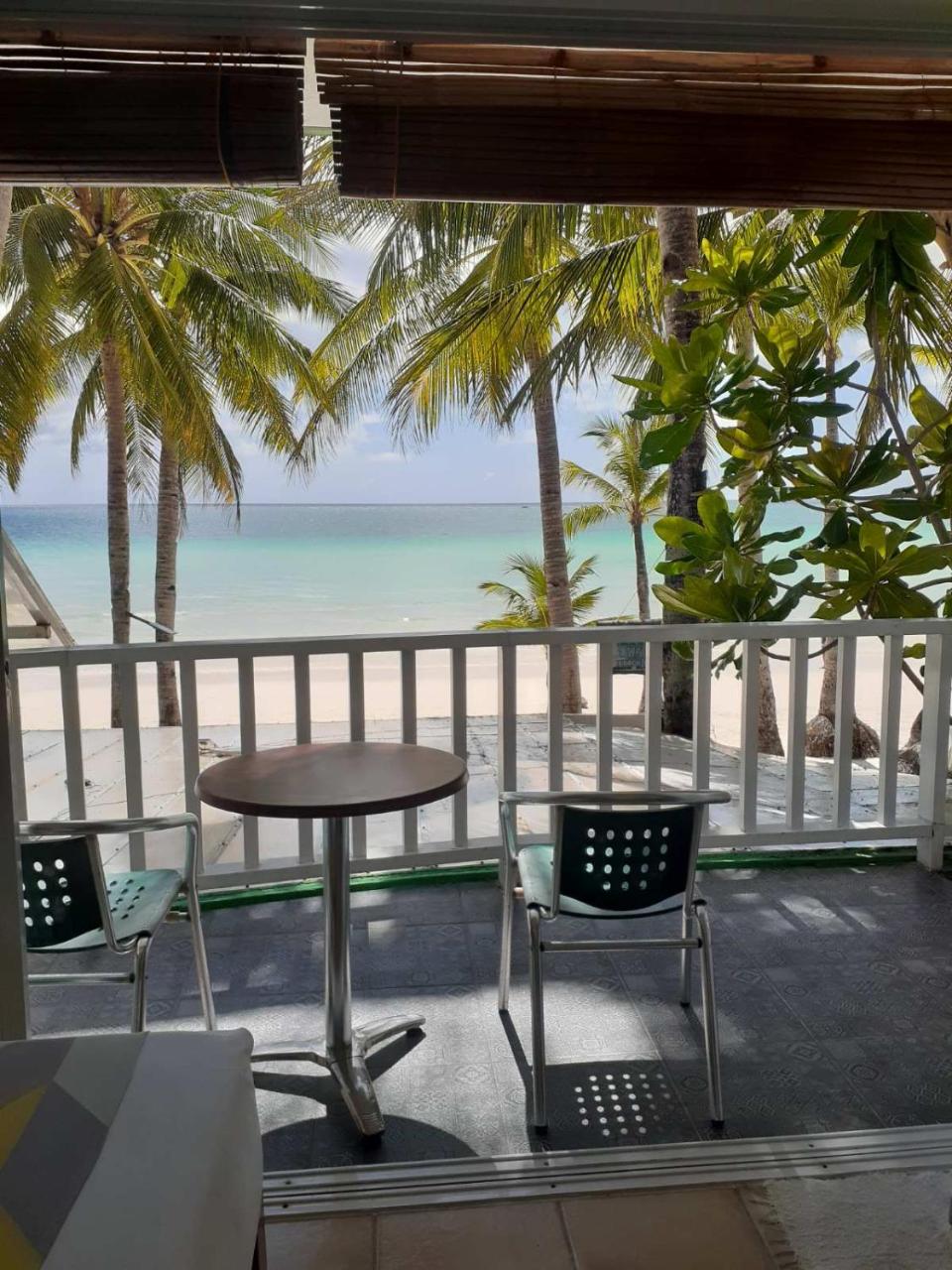 Image: Bluewaves Beach House