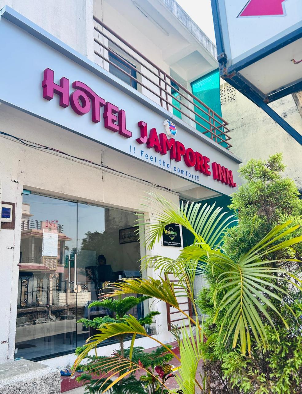 Image: Hotel Jampore Inn