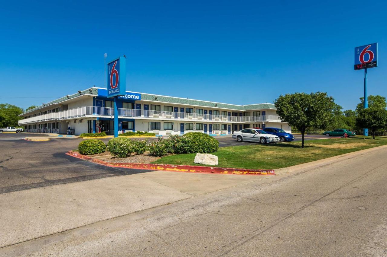 Image: Motel 6-Bellmead, TX - Waco