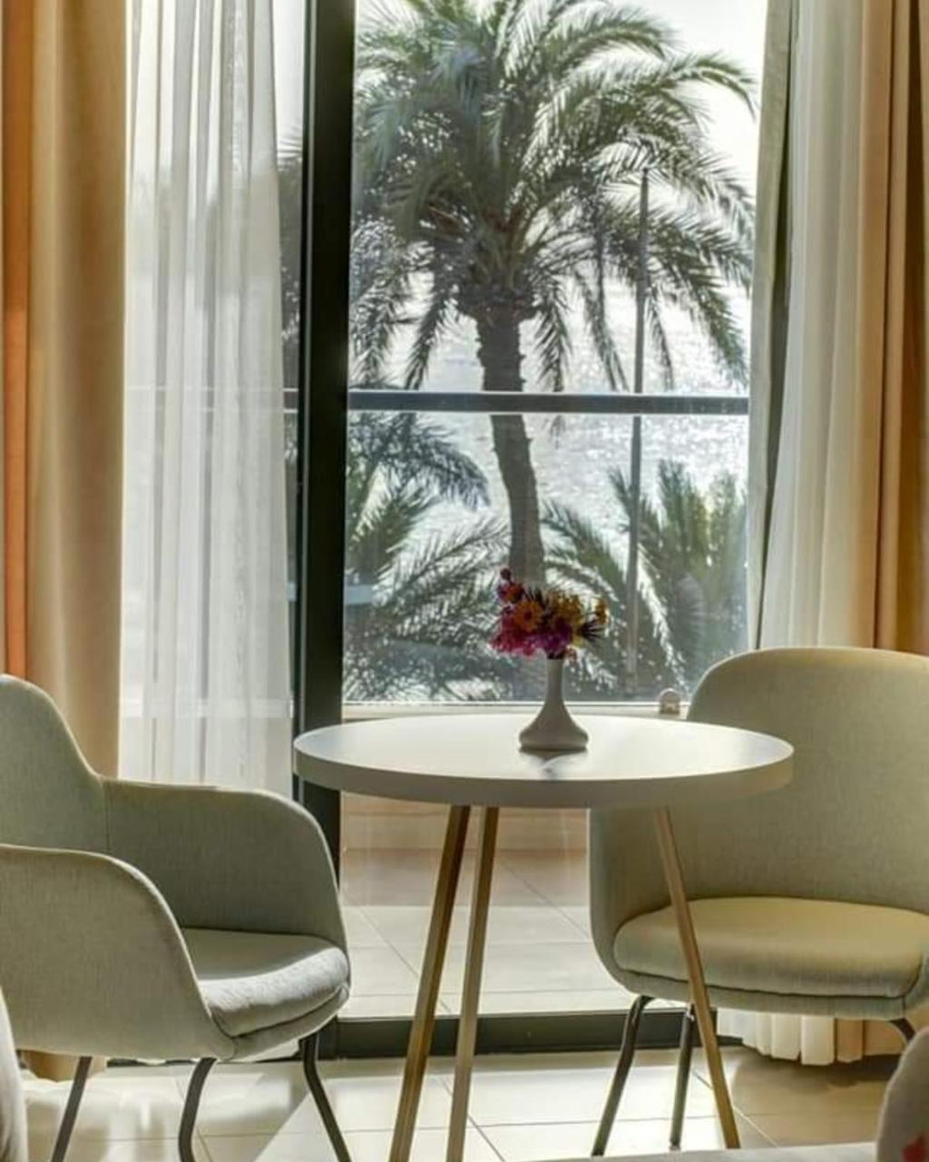 Image: Sea view hotel
