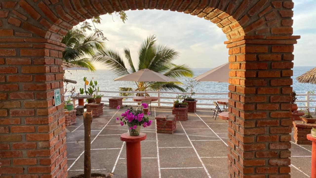 Image: Traditional Sierra Leon Oceanfront Rooms - Adults Only