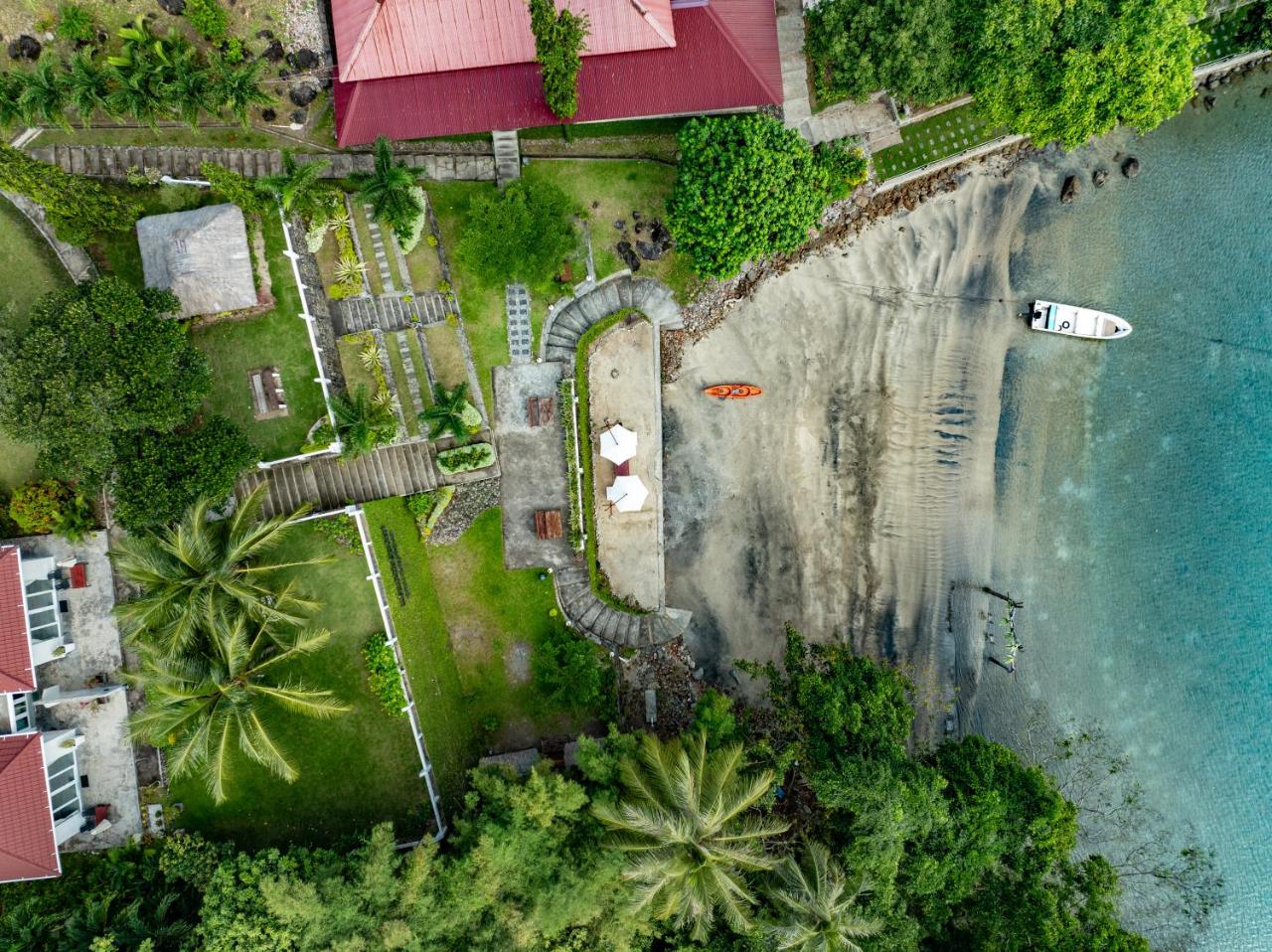 Image: The Hawk's Nest Resort