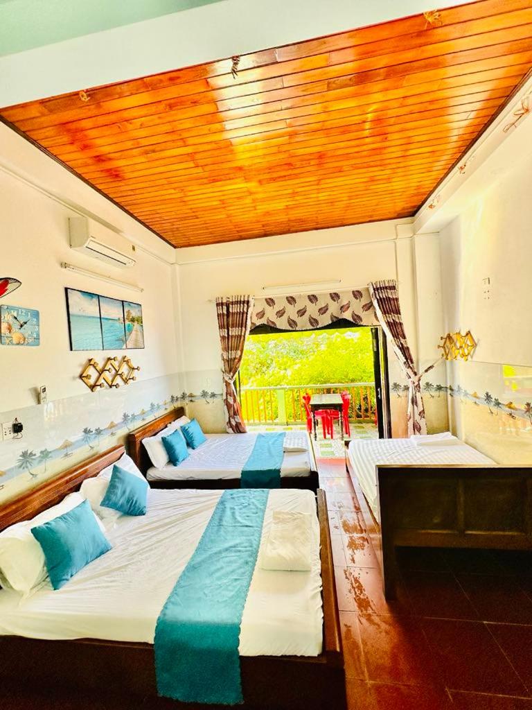 Image: Phòng ba giường có view biển