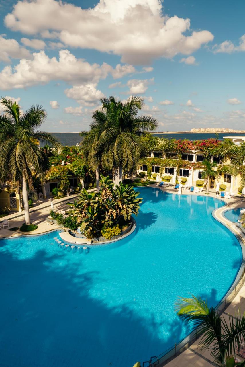 Image: Paradise Inn Beach Resort