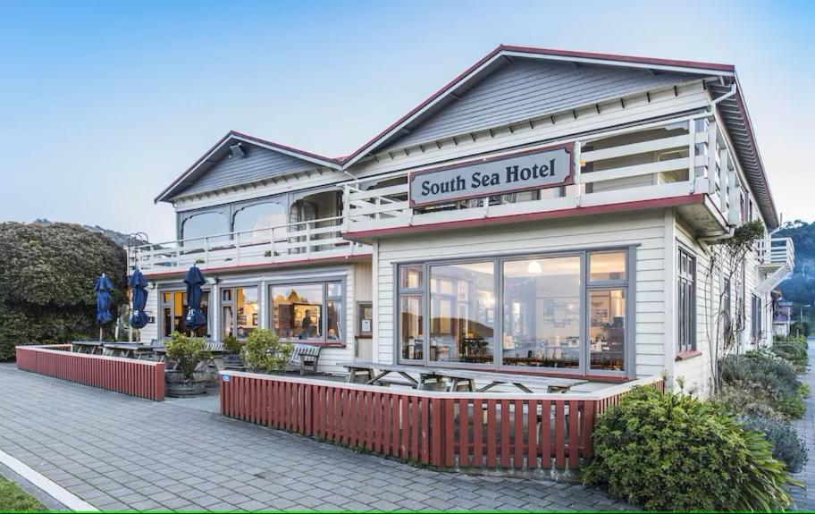 Image: South Sea Hotel - Stewart Island