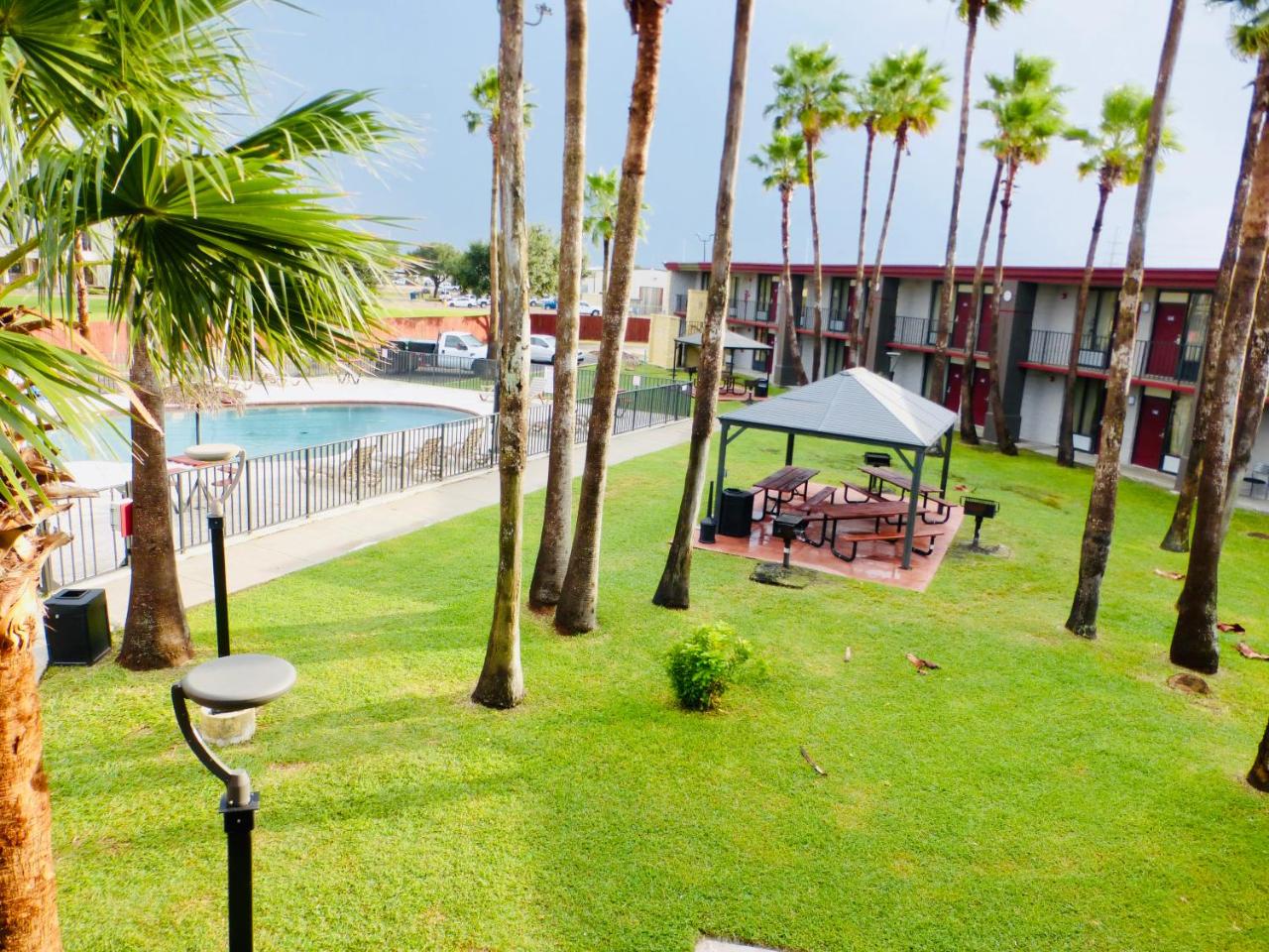 Image: Red Roof Inn Corpus Christi North - Near Downtown