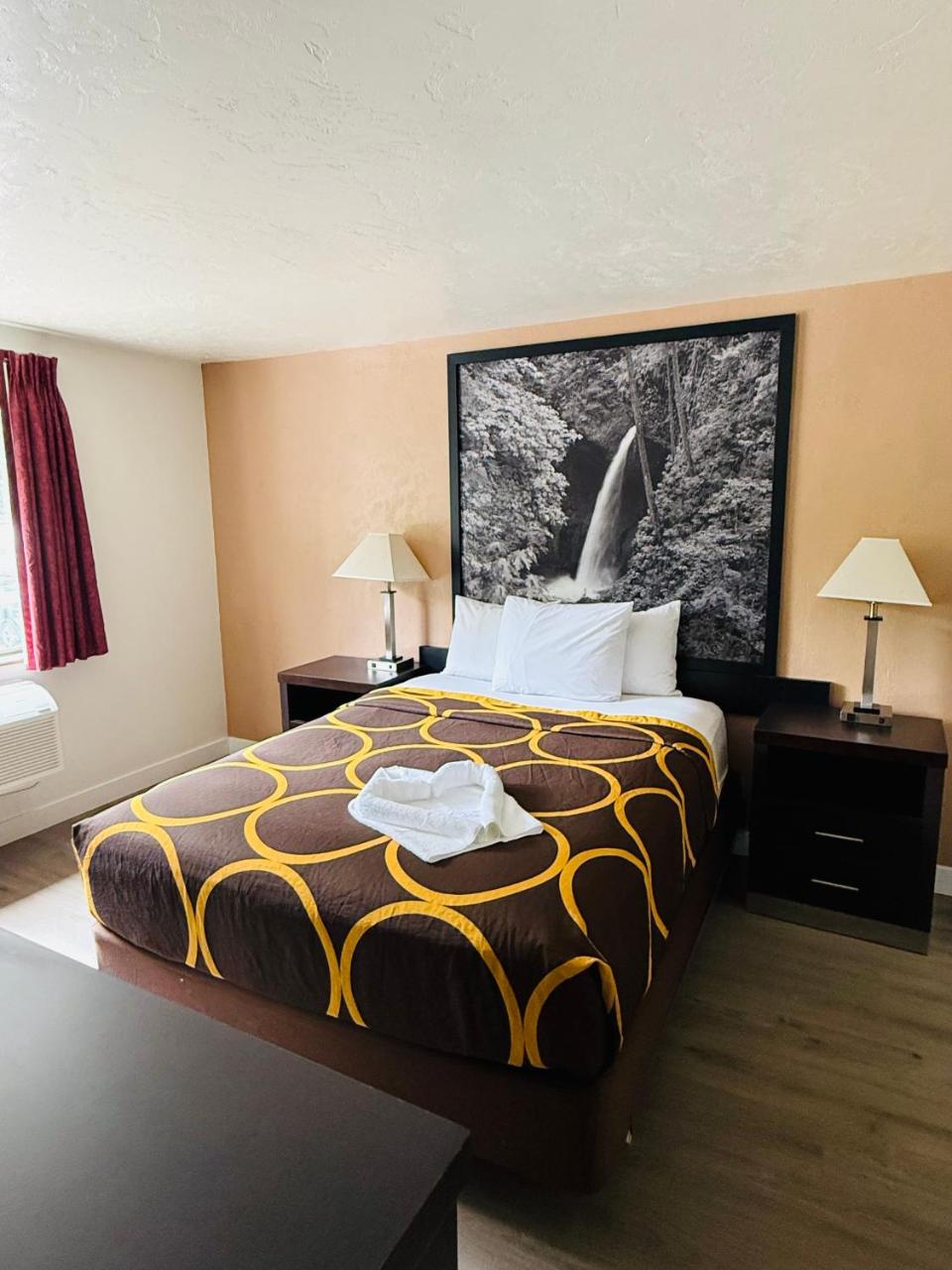 Image: Super 8 by Wyndham Lacey Olympia Area