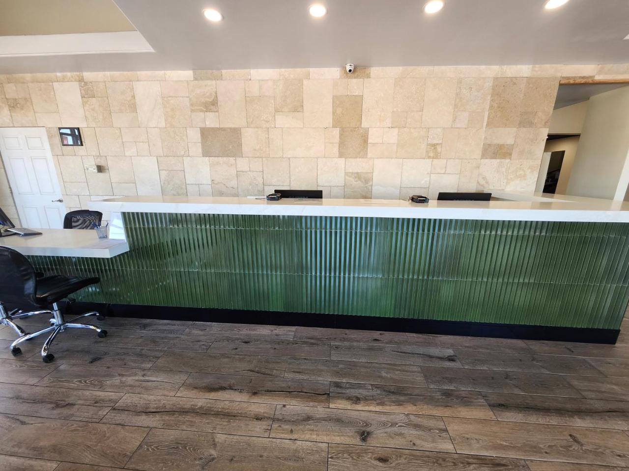 Image: The Grand Inn Peoria