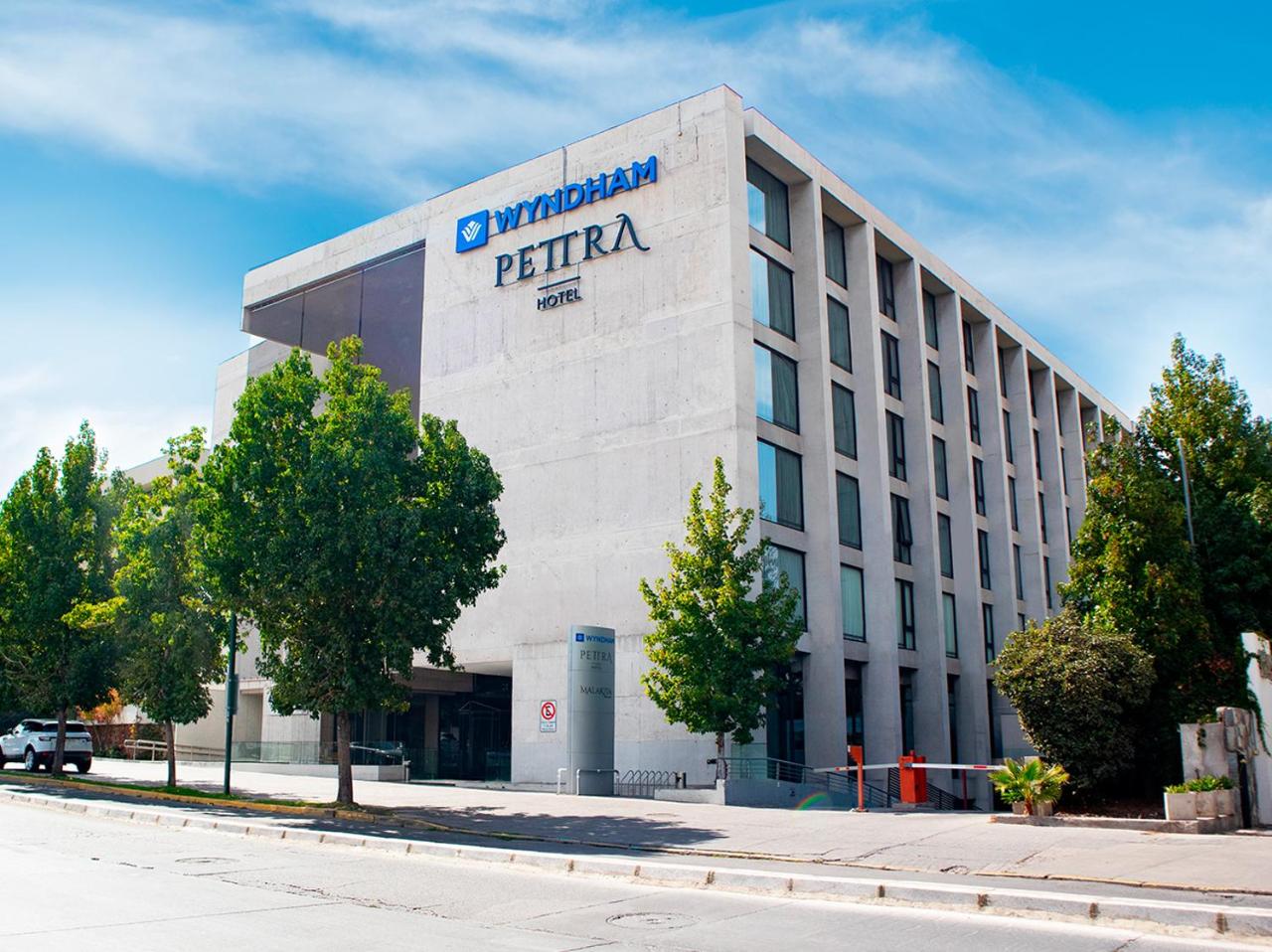 Image: Wyndham Santiago Pettra