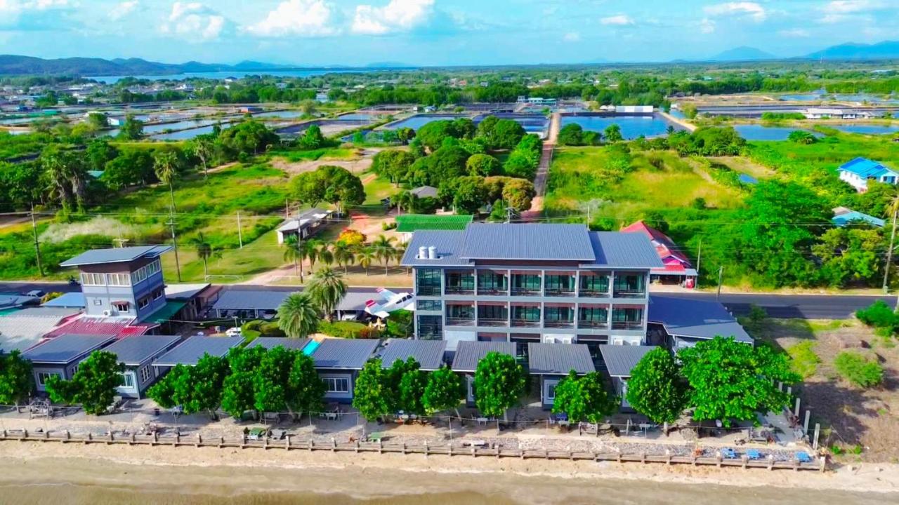 Image: The Iris Resort