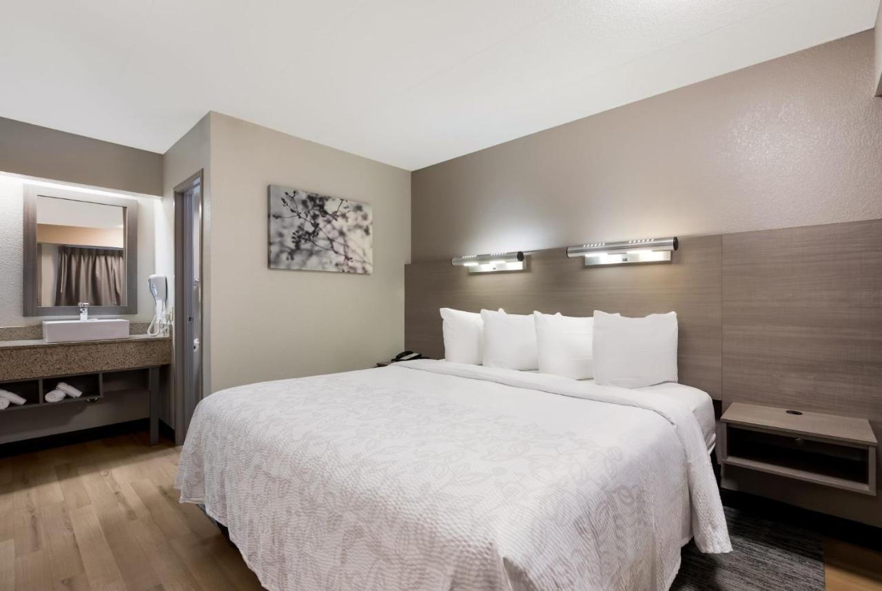 Image: Red Roof Inn PLUS+ Chicago - Naperville