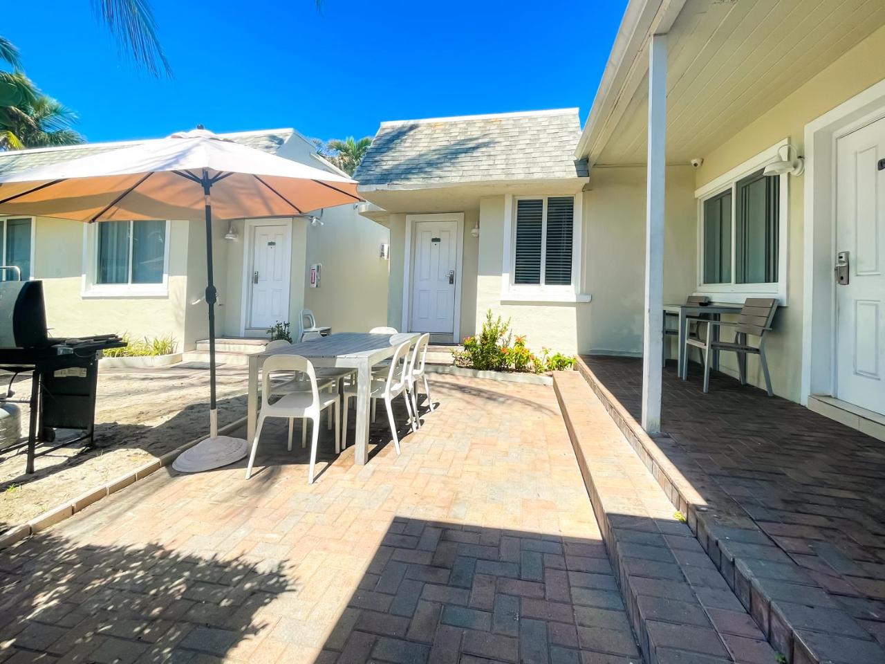 Image: Hollywood Broadwalk Oceanside Hotel