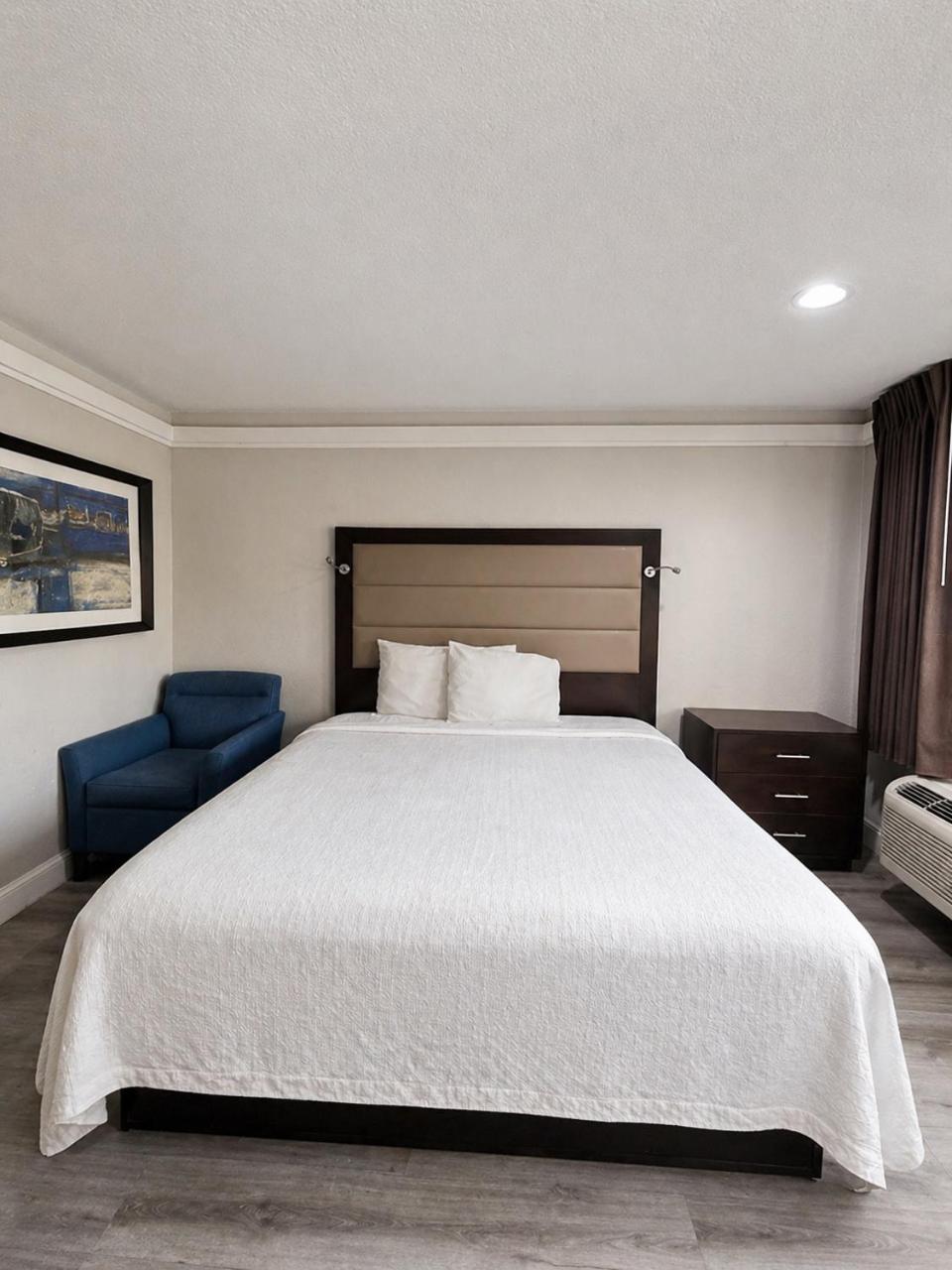 Image: All Season Suites Inn