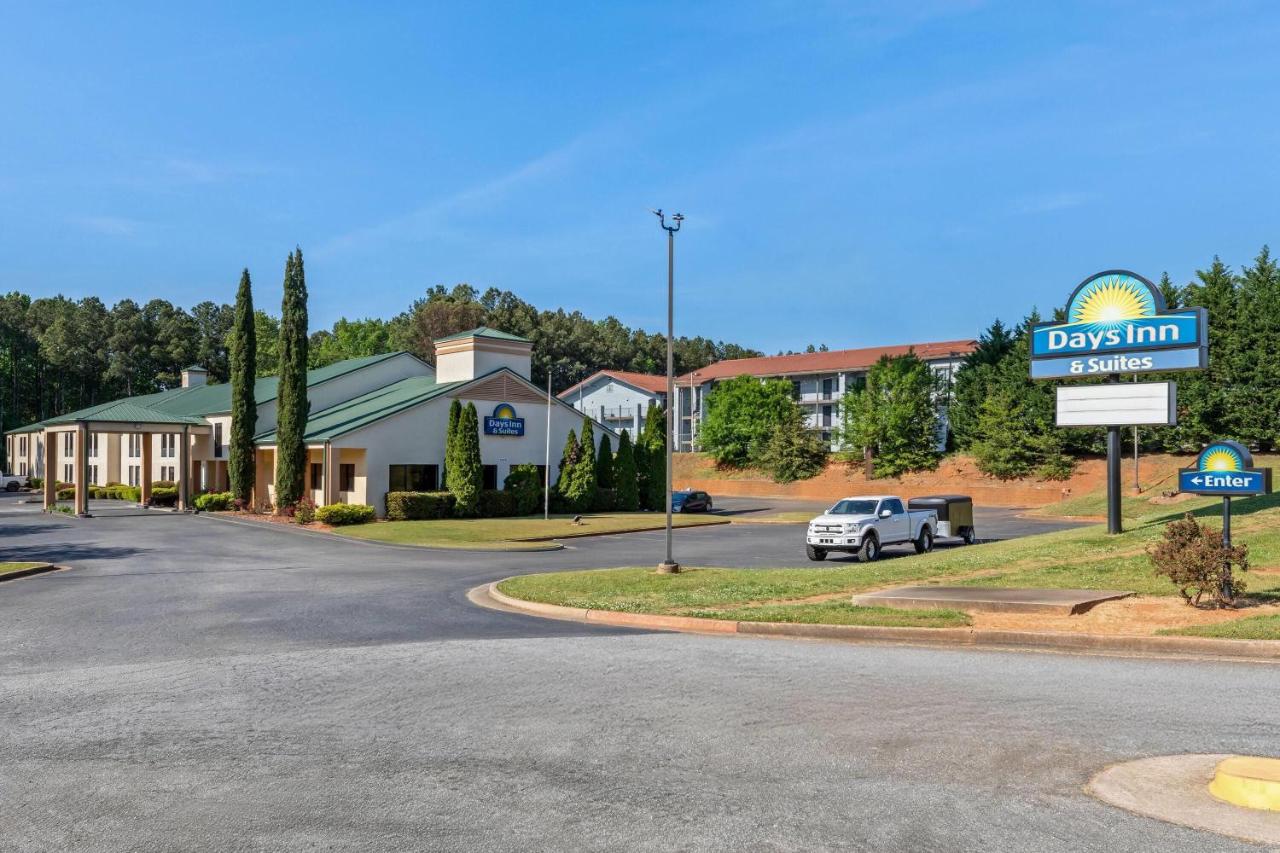 Image: Days Inn & Suites by Wyndham Peachtree Corners Norcross