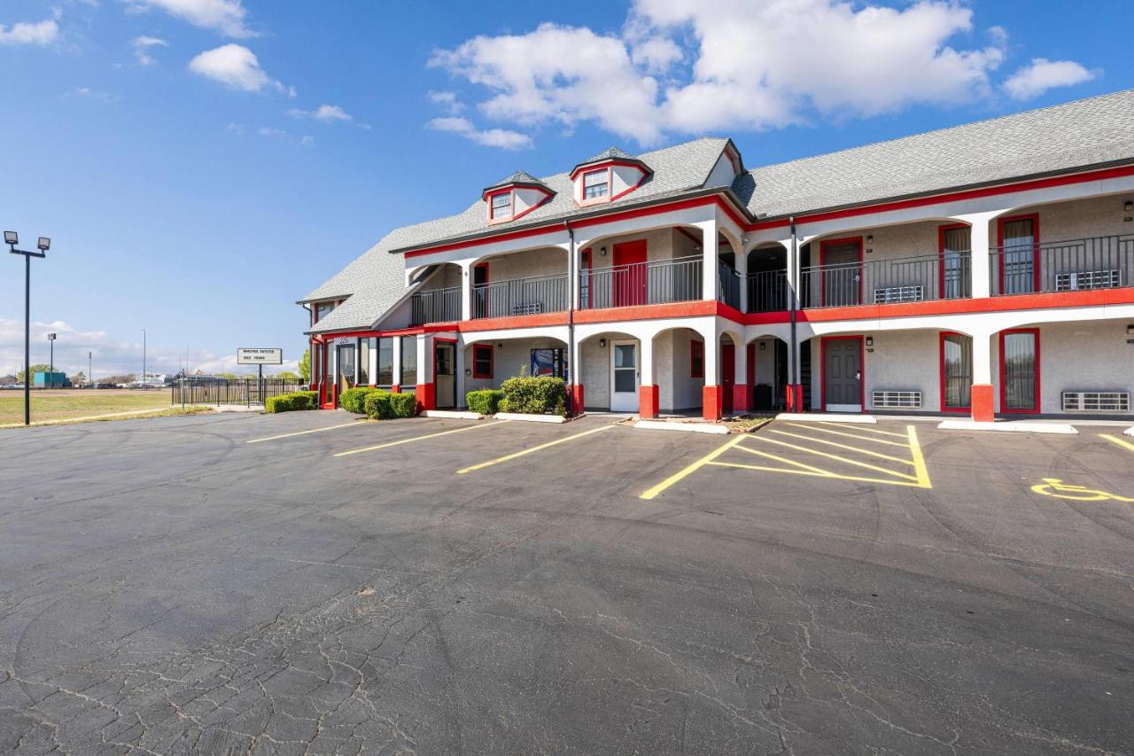 Image: Super 8 by Wyndham Norman West