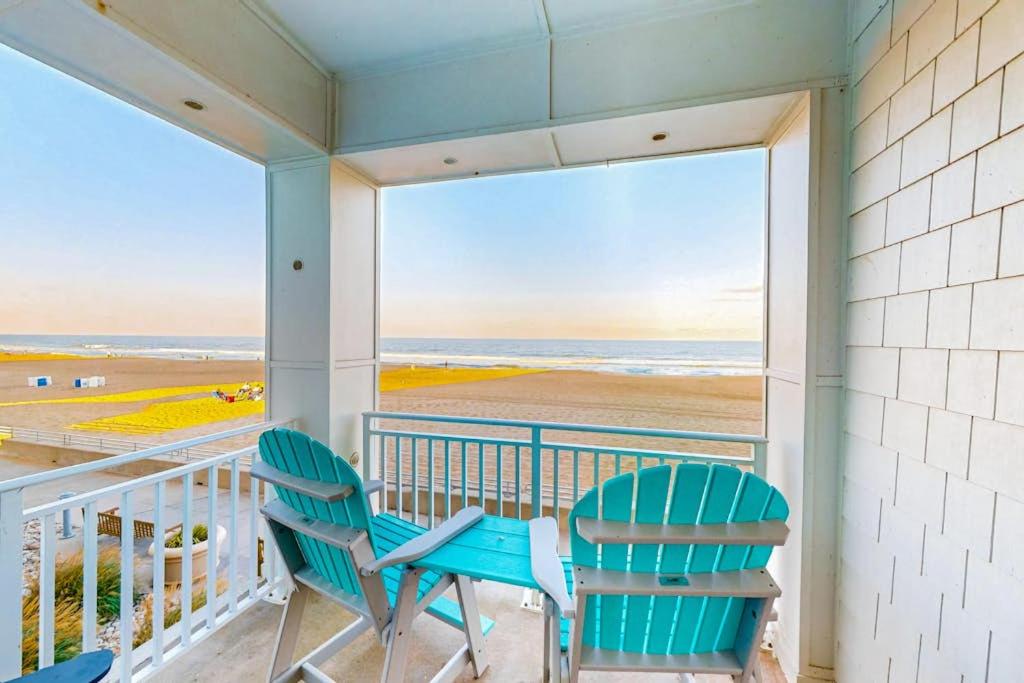 Image: The Sanctuary - Sandy Bottoms B106