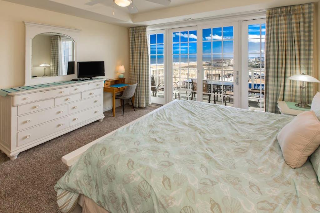 Image: The Sandbridge Dunes - Captains' Quarters 408