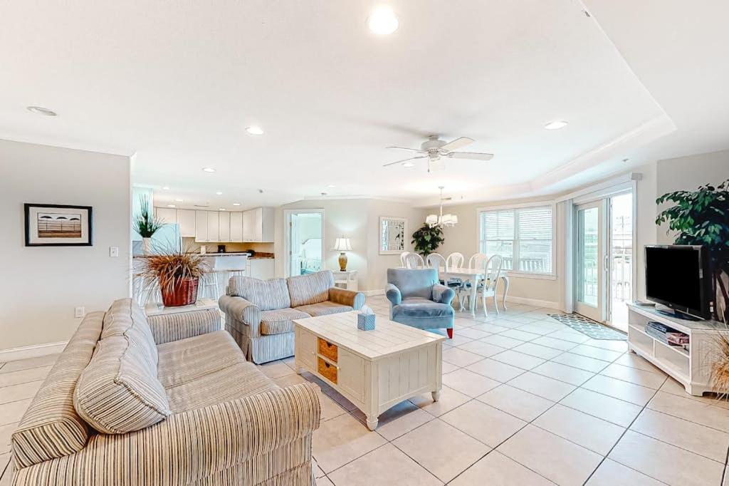 Image: 4100 Coastal #102
