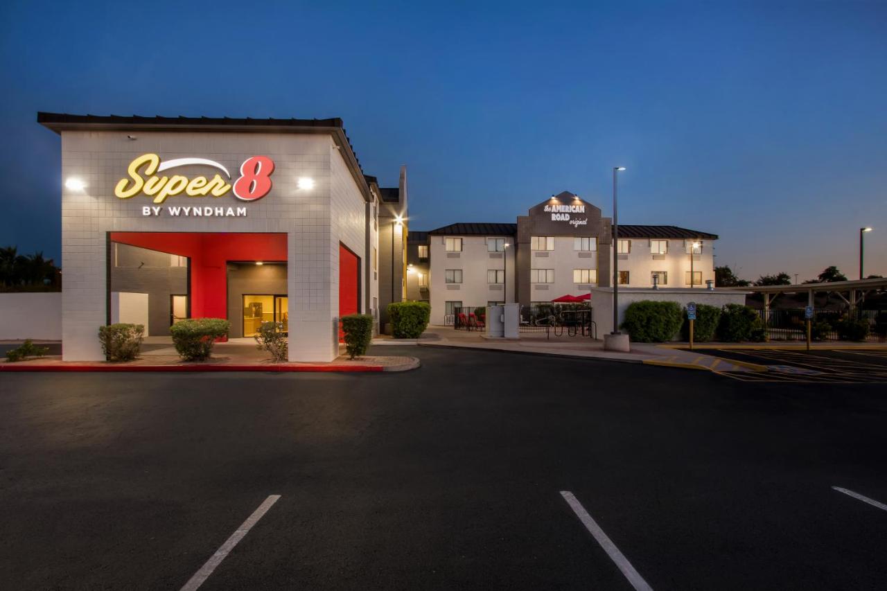 Image: Super 8 by Wyndham Mesa Gilbert