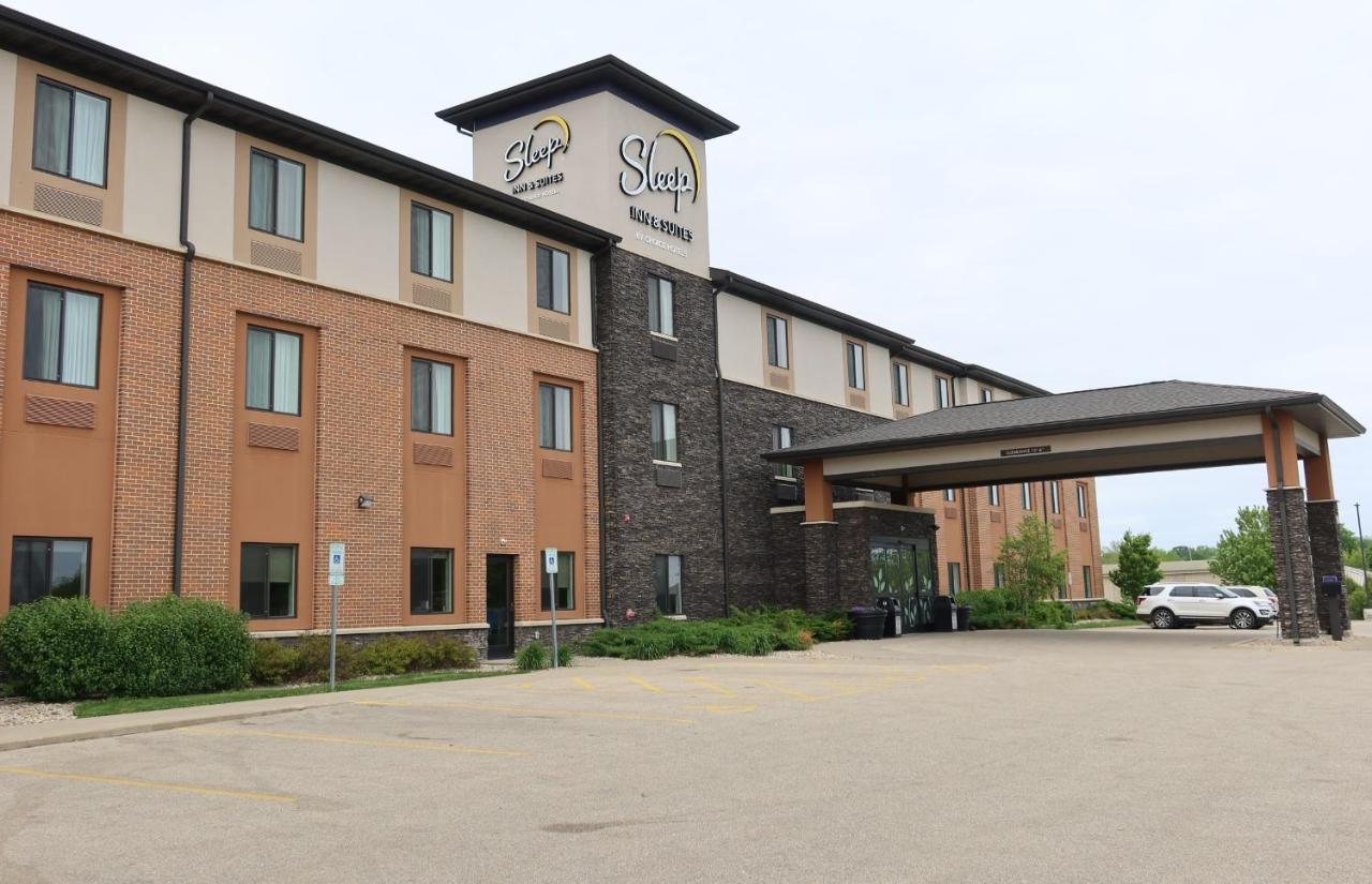 Image: Sleep Inn & Suites Oregon - Madison