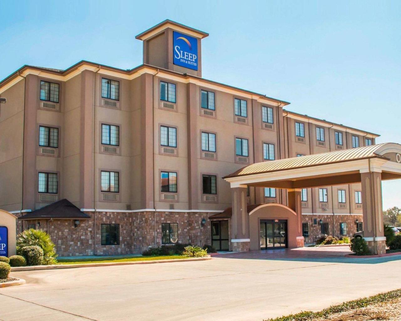 Image: Sleep Inn & Suites at Six Flags