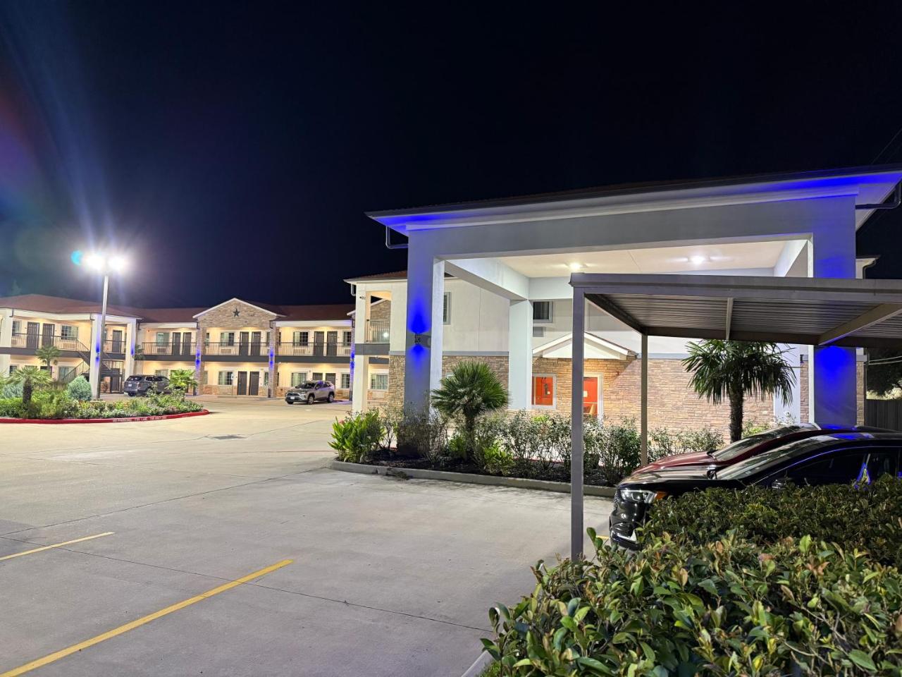 Image: Scottish Inn & Suites - IAH Airport