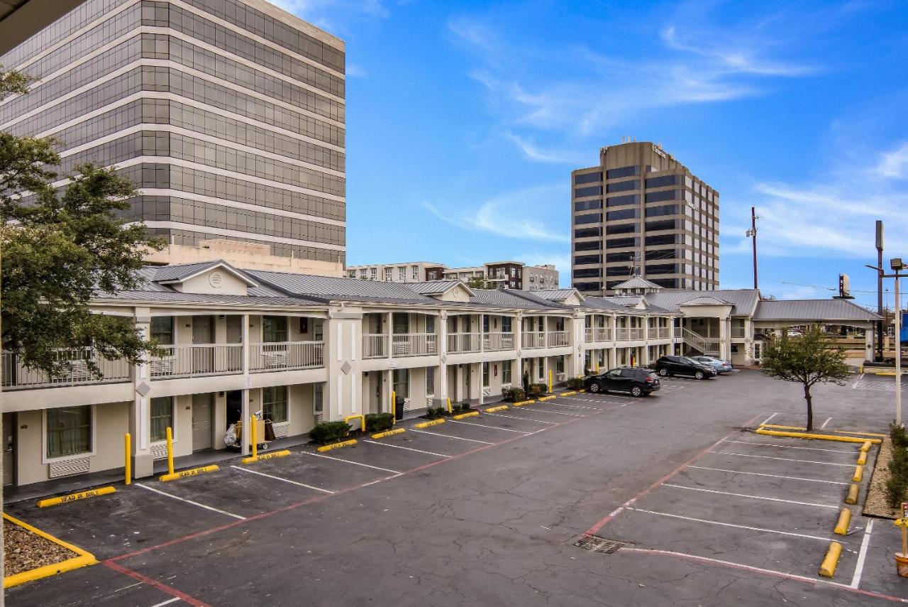 Image: Quality Inn & Suites Dallas-Cityplace